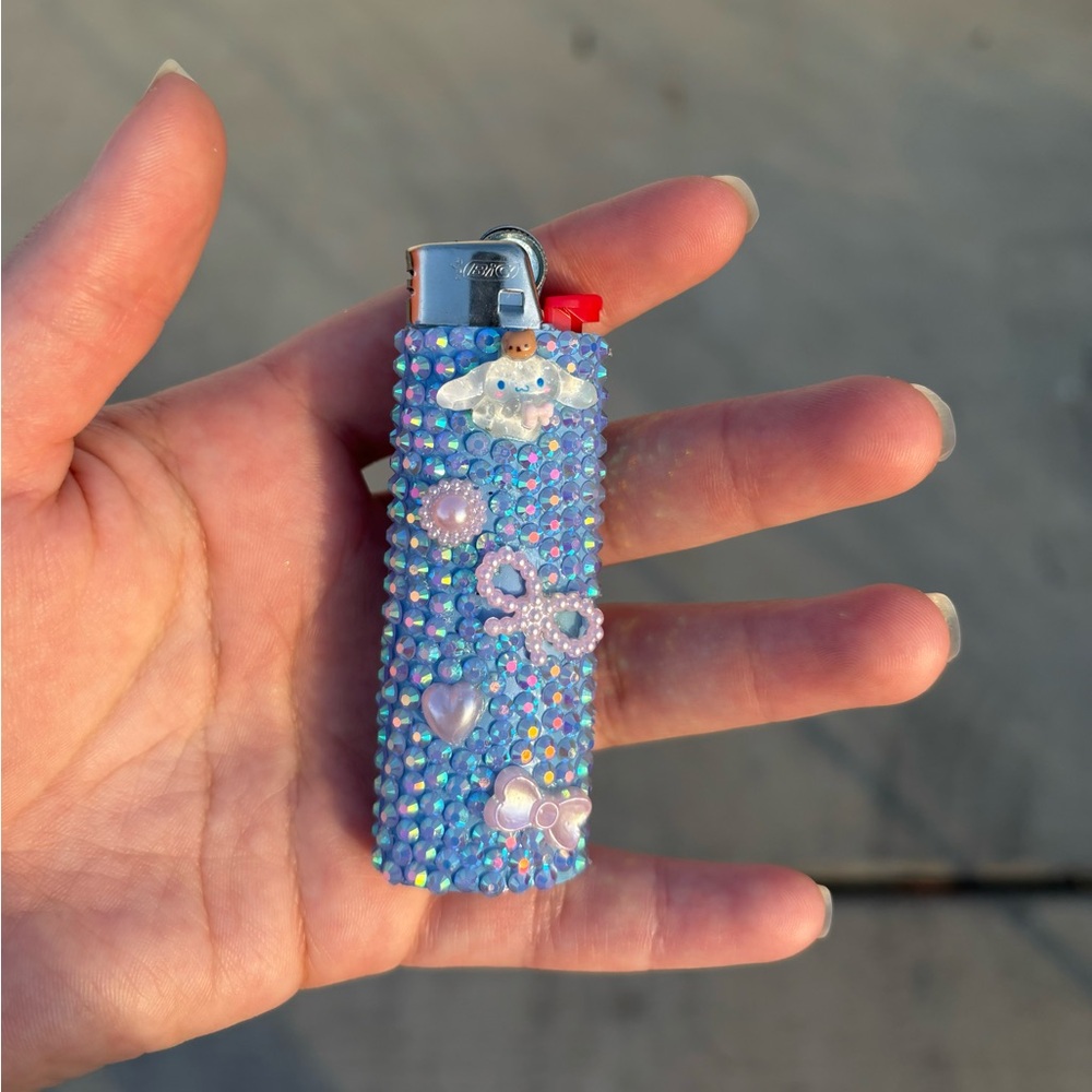 Sanrio Cinnamoroll - Glam Rhinestone Lighter: Chic Lighter w/ Swarovski Crystals